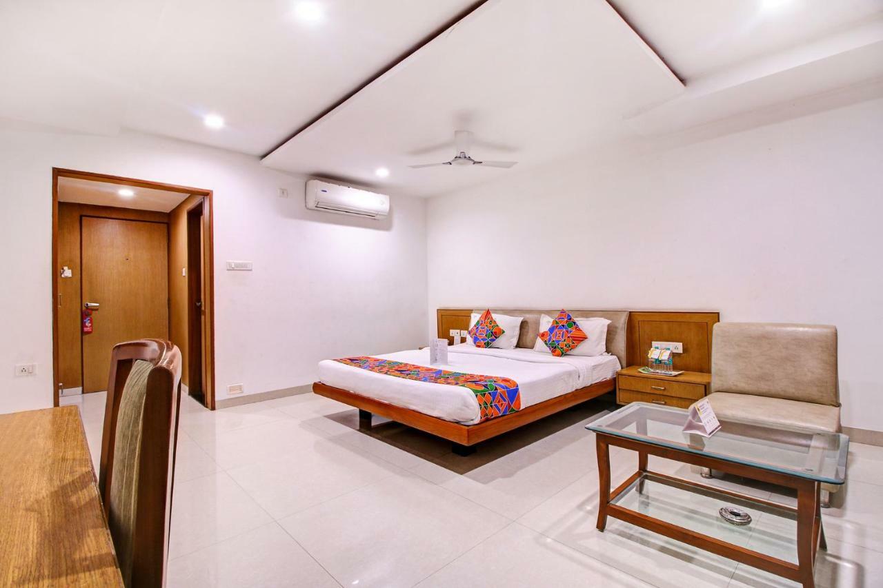 Fabhotel Syberitic Suites Gachibowli - Fully Vaccinated Staff Kondapur  Eksteriør bilde