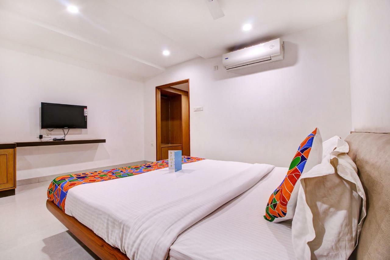 Fabhotel Syberitic Suites Gachibowli - Fully Vaccinated Staff Kondapur  Eksteriør bilde