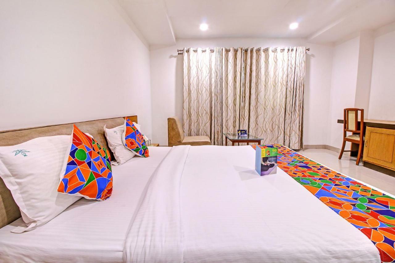 Fabhotel Syberitic Suites Gachibowli - Fully Vaccinated Staff Kondapur  Eksteriør bilde